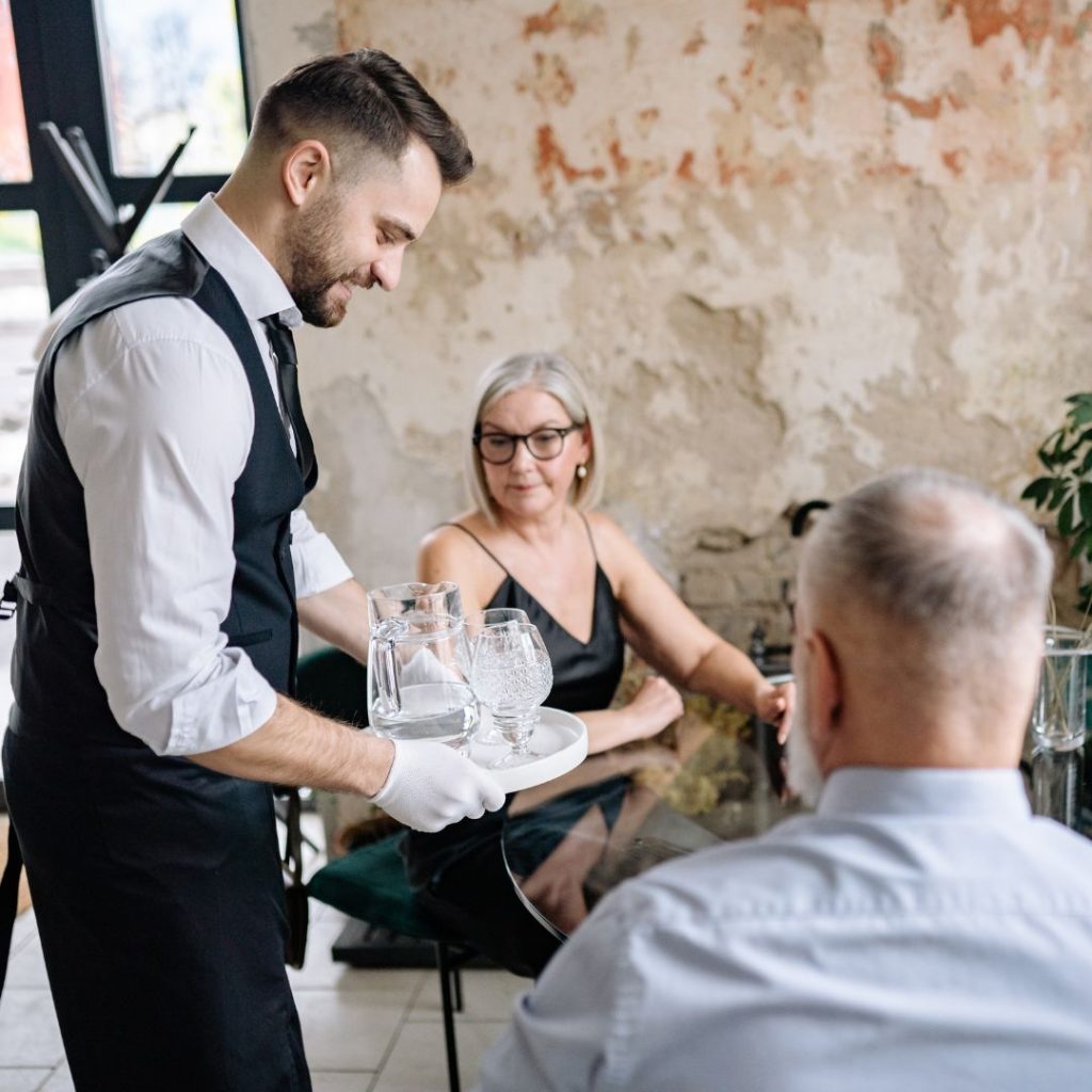 Ayudante de camarero de sala